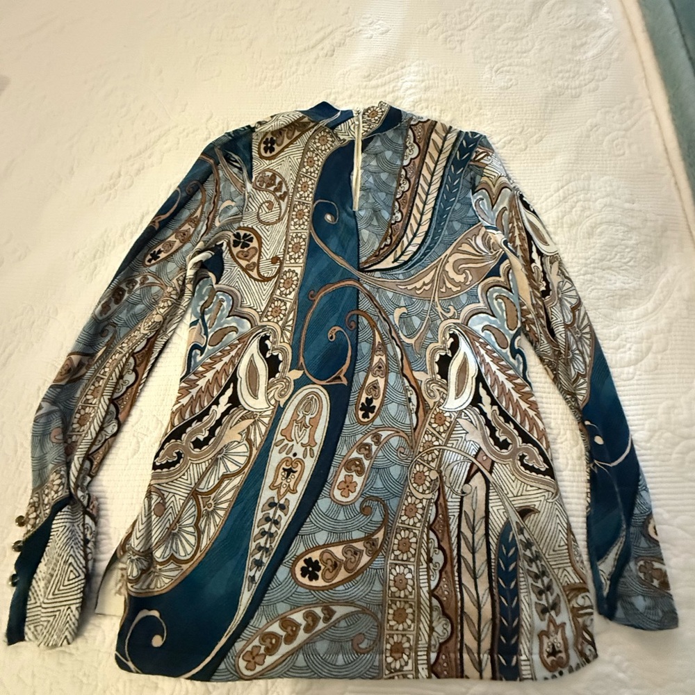 Chico's Blue and Gold Graphic Fitted Blouse